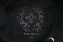 Load image into Gallery viewer, 極美品 CHROME HEARTS クロムハーツ ロゴ ホースシュー プリント ピンクロゴ パーカー 長袖 メンズ XXL 中古 4b013050