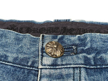 Load image into Gallery viewer, 極美品 CHROME HEARTS クロムハーツ デニムカーペンターカットオフショートパンツ インディゴ シルバー925 サイズ32 中古 4b013064