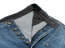 Load image into Gallery viewer, 極美品 CHROME HEARTS クロムハーツ デニムカーペンターカットオフショートパンツ インディゴ シルバー925 サイズ32 中古 4b013064