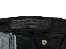 Load image into Gallery viewer, 極美品 CHROME HEARTS クロムハーツ デニム カーペンター カットオフショートパンツ インディゴ シルバー925 サイズ33 中古 4b013065