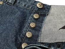 Load image into Gallery viewer, 極美品 CHROME HEARTS クロムハーツ デニム カーペンター カットオフショートパンツ インディゴ シルバー925 サイズ31 中古 4b013066
