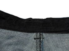 Load image into Gallery viewer, 極美品 CHROME HEARTS クロムハーツ デニム カーペンター カットオフショートパンツ インディゴ シルバー925 サイズ31 中古 4b013066