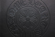 Load image into Gallery viewer, 極美品 CHROME HEARTS クロムハーツ レザーアジェンダ バインダー CHプラス ホースシュー エンボス加工 ブラック シルバー925 中古 4b013069