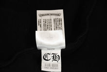Load image into Gallery viewer, 新品未使用 CHROME HEARTS クロムハーツ ロゴ プリント ジップパーカー ダガージップ ブラック ゴールド サイズM 中古 4b013144