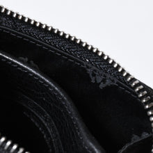 Load image into Gallery viewer, 新品未使用 CHROME HEARTS クロムハーツ OFF THE CUFF キーチェーン クロスパッチ レザーウォレット 財布 シルバー925 中古 4b013776