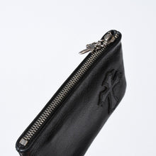 Load image into Gallery viewer, CHROME HEARTS クロムハーツ クロスパッチ ジッパーチェンジパース ストラップ付 レザーウォレット 財布 シルバー925 美品 中古 4b013775