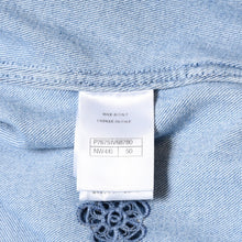 Load image into Gallery viewer, CHANEL シャネル LOOK25 デニムジャケット P76751V68780 サイズ50 ココマーク カメリア ブルー メンズサイズ 激レア 美品 中古 4b013658