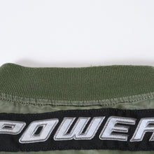 Load image into Gallery viewer, VETEMENTS ヴェトモン × ALPHA Industries アルファ レーシングロゴ ボンバージャケット UA52JA700G サイズM カーキ 美品 中古 4b013657