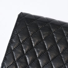 Load image into Gallery viewer, CHROME HEARTS クロムハーツ キルティング レザー ウォレット BSフレア ラムスキン ブラック レザー 美品 中古 4b013626