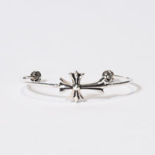 Load image into Gallery viewer, 極美品 CHROME HEARTS クロムハーツ タイニーCHクロス スキニー バングル ブレスレット 重量約10.3G 2011/.925刻印 シルバー925 中古 4b013774