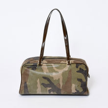 Load image into Gallery viewer, Christian Dior クリスチャンディオール ワンショルダーバッグ BM-0031 パテントレザー カモフラ ガリアーノ期 ゴールド金具 美品 中古 4b013523