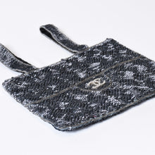 Load image into Gallery viewer, CHANEL シャネル スパンコール ハンドバッグ 5番台 ココマーク ラインストーン シルバー クリア シルバー金具 美品 中古 4b013564