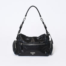 Load image into Gallery viewer, PRADA プラダ 三角ロゴ ショルダーバッグ BT3307 ブラック レザー シルバー金具 美品 中古 4b013429