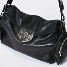 Load image into Gallery viewer, PRADA プラダ 三角ロゴ ショルダーバッグ BT3307 ブラック レザー シルバー金具 美品 中古 4b013429