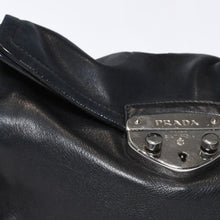 Load image into Gallery viewer, PRADA プラダ 三角ロゴ ショルダーバッグ BT3307 ブラック レザー シルバー金具 美品 中古 4b013429