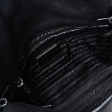 Load image into Gallery viewer, PRADA プラダ 三角ロゴ ショルダーバッグ BT3307 ブラック レザー シルバー金具 美品 中古 4b013429