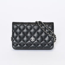 Load image into Gallery viewer, 極美品 CHANEL シャネル チェーンウォレット 長財布 AP0250 ランダム ココマーク キャビアスキン ブラック シルバー金具 中古 4b013538