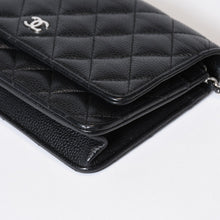 Load image into Gallery viewer, 極美品 CHANEL シャネル チェーンウォレット 長財布 AP0250 ランダム ココマーク キャビアスキン ブラック シルバー金具 中古 4b013538