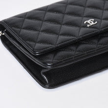 Load image into Gallery viewer, 極美品 CHANEL シャネル チェーンウォレット 長財布 AP0250 ランダム ココマーク キャビアスキン ブラック シルバー金具 中古 4b013538