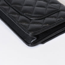 Load image into Gallery viewer, 極美品 CHANEL シャネル チェーンウォレット 長財布 AP0250 ランダム ココマーク キャビアスキン ブラック シルバー金具 中古 4b013538