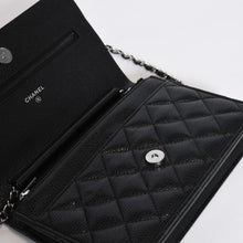 Load image into Gallery viewer, 極美品 CHANEL シャネル チェーンウォレット 長財布 AP0250 ランダム ココマーク キャビアスキン ブラック シルバー金具 中古 4b013538