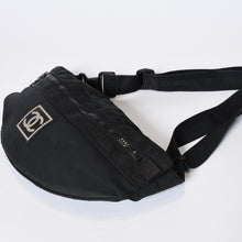 Load image into Gallery viewer, CHANEL シャネル スポーツライン ボディバッグ バムバッグ A19978 7番台 ココマーク ナイロンキャンバス ブラック 美品 中古 4b013544