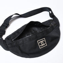 Load image into Gallery viewer, CHANEL シャネル スポーツライン ボディバッグ バムバッグ A19978 7番台 ココマーク ナイロンキャンバス ブラック 美品 中古 4b013544