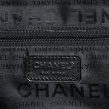 Load image into Gallery viewer, CHANEL シャネル スポーツライン ボディバッグ バムバッグ A19978 7番台 ココマーク ナイロンキャンバス ブラック 美品 中古 4b013544