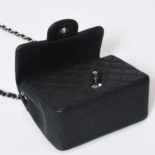 Load image into Gallery viewer, 極美品 CHANEL シャネル ミニマトラッセ17 チェーンショルダーバッグ 7番台 ココマーク キャビアスキン ブラック 中古 4b013021
