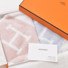 Load image into Gallery viewer, 新品未使用 HERMES エルメス ハンドタオル ハンカチ 衣料品 コットン ピンク ブルー ホワイト 中古 4b013133
