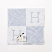 Load image into Gallery viewer, 新品未使用 HERMES エルメス ハンドタオル ハンカチ 衣料品 コットン ピンク ブルー ホワイト 中古 4b013133