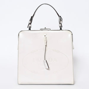 PRADA プラダ エンボスロゴ ハンドバッグ BN1099 ホワイト パテントレザー エナメル シルバー金具 美品 中古 4b013411