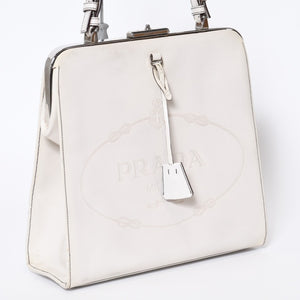 PRADA プラダ エンボスロゴ ハンドバッグ BN1099 ホワイト パテントレザー エナメル シルバー金具 美品 中古 4b013411