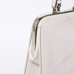 PRADA プラダ エンボスロゴ ハンドバッグ BN1099 ホワイト パテントレザー エナメル シルバー金具 美品 中古 4b013411