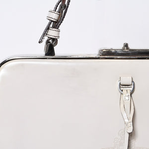 PRADA プラダ エンボスロゴ ハンドバッグ BN1099 ホワイト パテントレザー エナメル シルバー金具 美品 中古 4b013411