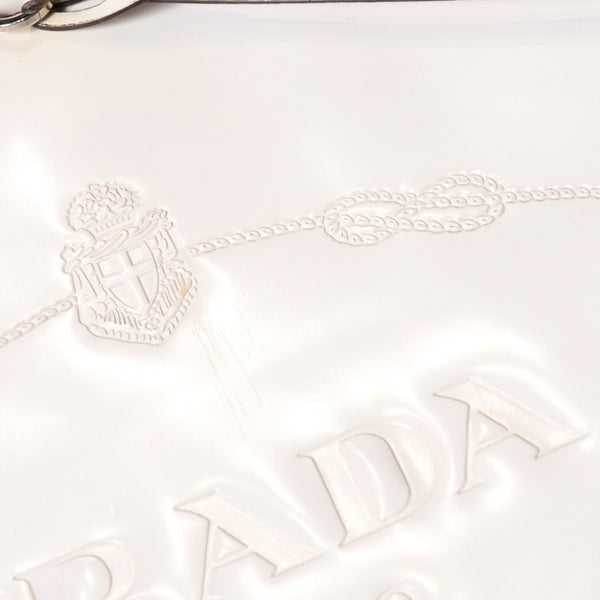 PRADA プラダ エンボスロゴ ハンドバッグ BN1099 ホワイト パテントレザー エナメル シルバー金具 美品 中古 4b013411