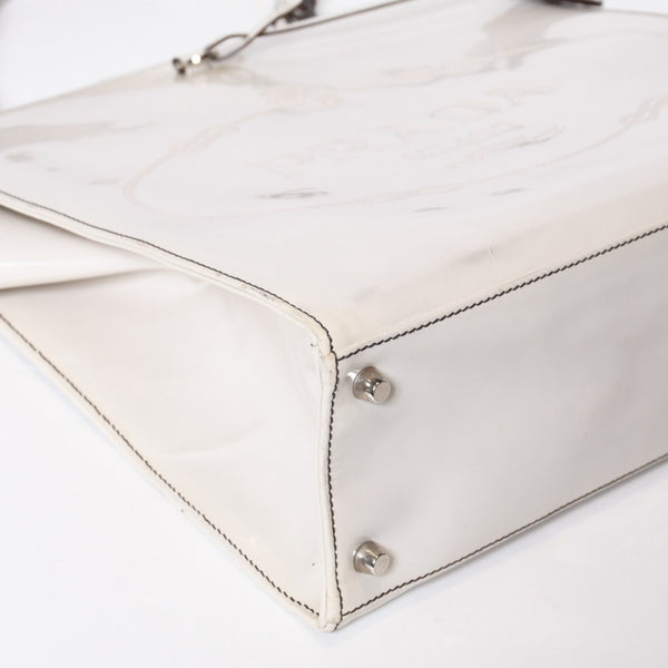 PRADA プラダ エンボスロゴ ハンドバッグ BN1099 ホワイト パテントレザー エナメル シルバー金具 美品 中古 4b013411
