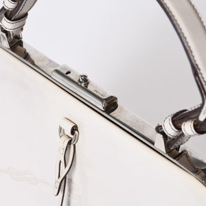 PRADA プラダ エンボスロゴ ハンドバッグ BN1099 ホワイト パテントレザー エナメル シルバー金具 美品 中古 4b013411