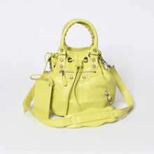 Load image into Gallery viewer, 極美品 BALENCIAGA バレンシアガ ジャイアント ミニポンポン 2WAYハンドバッグ イエロー 285439 レザー シルバー金具 中古 4b013701
