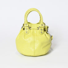 Load image into Gallery viewer, 極美品 BALENCIAGA バレンシアガ ジャイアント ミニポンポン 2WAYハンドバッグ イエロー 285439 レザー シルバー金具 中古 4b013701
