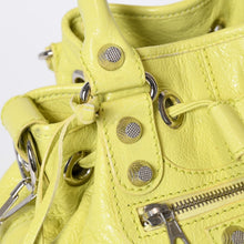 Load image into Gallery viewer, 極美品 BALENCIAGA バレンシアガ ジャイアント ミニポンポン 2WAYハンドバッグ イエロー 285439 レザー シルバー金具 中古 4b013701