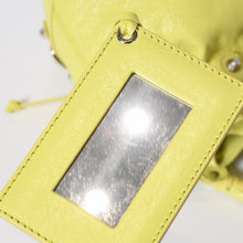 Load image into Gallery viewer, 極美品 BALENCIAGA バレンシアガ ジャイアント ミニポンポン 2WAYハンドバッグ イエロー 285439 レザー シルバー金具 中古 4b013701