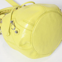 Load image into Gallery viewer, 極美品 BALENCIAGA バレンシアガ ジャイアント ミニポンポン 2WAYハンドバッグ イエロー 285439 レザー シルバー金具 中古 4b013701