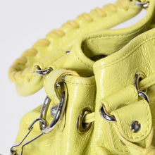 Load image into Gallery viewer, 極美品 BALENCIAGA バレンシアガ ジャイアント ミニポンポン 2WAYハンドバッグ イエロー 285439 レザー シルバー金具 中古 4b013701