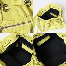 Load image into Gallery viewer, 極美品 BALENCIAGA バレンシアガ ジャイアント ミニポンポン 2WAYハンドバッグ イエロー 285439 レザー シルバー金具 中古 4b013701