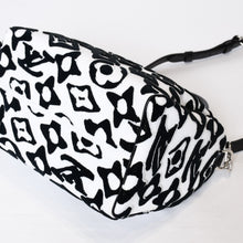 Load image into Gallery viewer, 極美品 LOUIS VUITTON ルイヴィトン スピーディー バンドリエール25 M45563 タフテッドモノグラム ブラック ホワイト シルバー金具 中古 4b013563