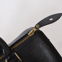 Load image into Gallery viewer, 極美品 LOUIS VUITTON ルイヴィトン スピーディ25 ハンドバッグ M59032 エピレザー ブラック ゴールド金具 中古 4b013540