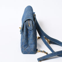 Load image into Gallery viewer, CHANEL シャネル マトラッセ デニムリュック バックパック ココマーク ステッチ キルティング ブルー ゴールド金具 美品 中古 4b013570