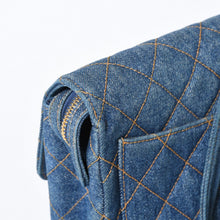 Load image into Gallery viewer, CHANEL シャネル マトラッセ デニムリュック バックパック ココマーク ステッチ キルティング ブルー ゴールド金具 美品 中古 4b013570