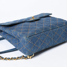 Load image into Gallery viewer, CHANEL シャネル マトラッセ デニムリュック バックパック ココマーク ステッチ キルティング ブルー ゴールド金具 美品 中古 4b013570